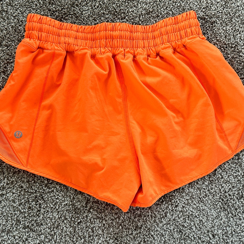 Lululemon Hotty Hot low rise shorts 2.5”